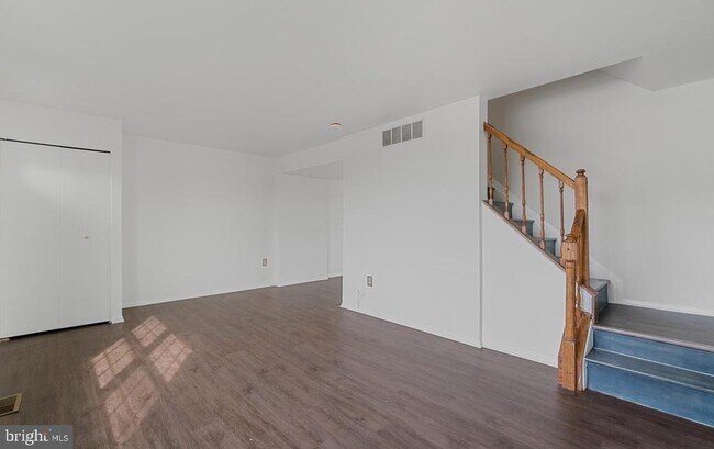 Photo - 21 Holland Hill Ct