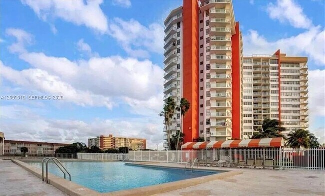 Photo - 1301 NE Miami Gardens Dr Unidad 726W