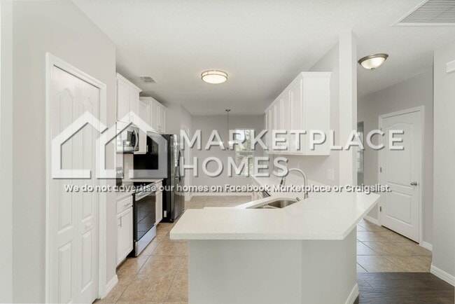 Photo - 4790 Ashurst St