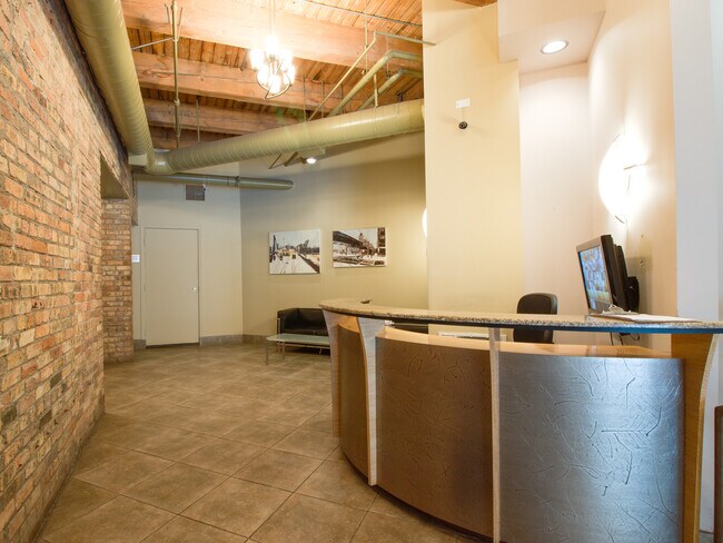 Photo - 225 W Huron St Unidad 619