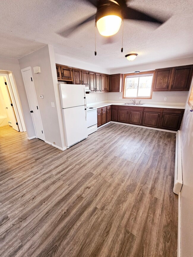 Building Photo - 304 S Dayton Ave Unit 3