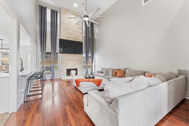 Photo - 4318 Raintree Ct