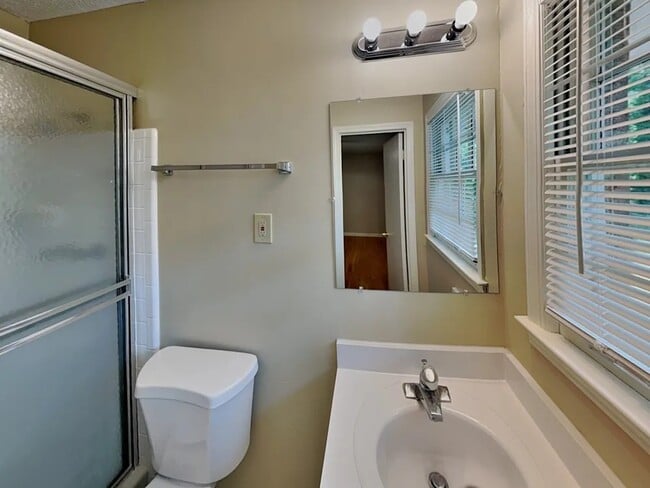 Photo - 5697 Crestwood Dr