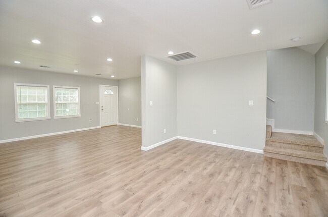 Photo - 2706 Sledge St