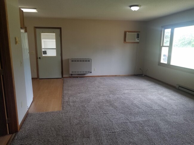 Photo - 75 Willow St SE