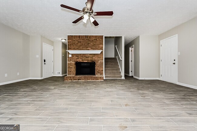 Photo - 295 Stoneridge Way