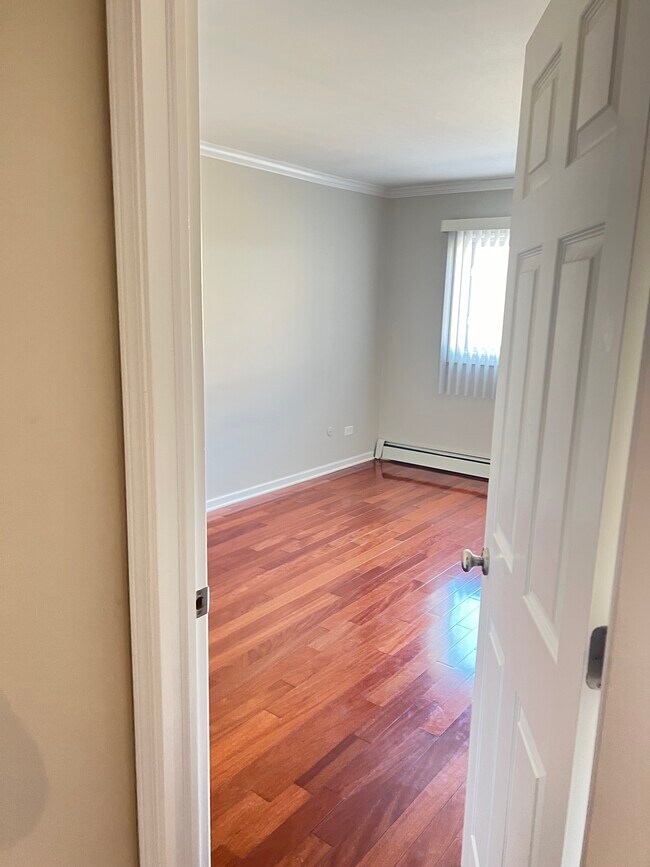 Photo - 677 S River Rd Unidad 3F