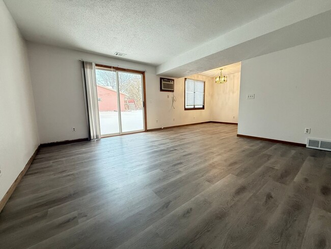 Building Photo - 301 23rd St SE Unit Lower