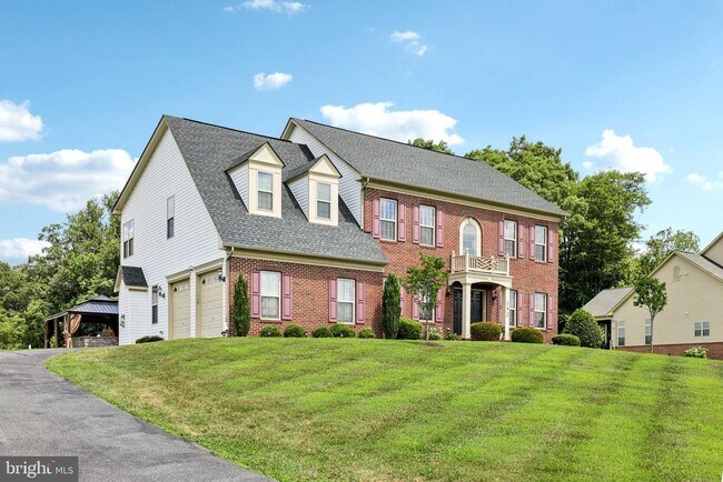 Photo - 141 Hawkes Ct