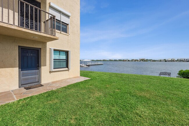 Building Photo - 896 N Federal Hwy Unit 124