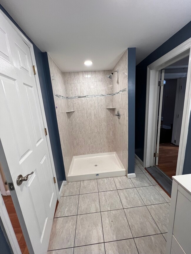 Ducha en la planta principal - 4855 Sandy Point Rd Unidad A - Main House