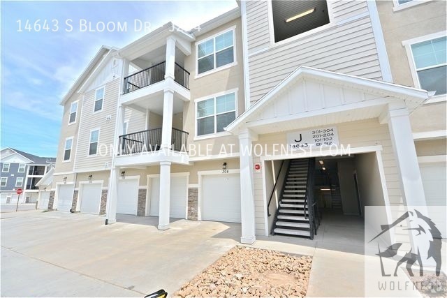 Building Photo - Stunning 3 Bed Herriman Condo! No Deposit ... Unit J204