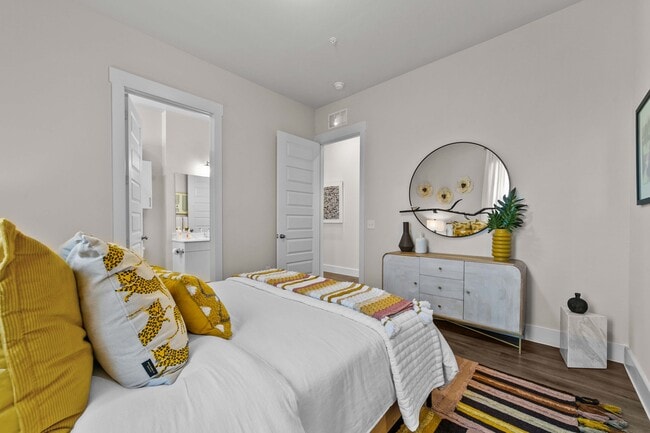 Photos_LuxeOfMckinney_Bedroom-22