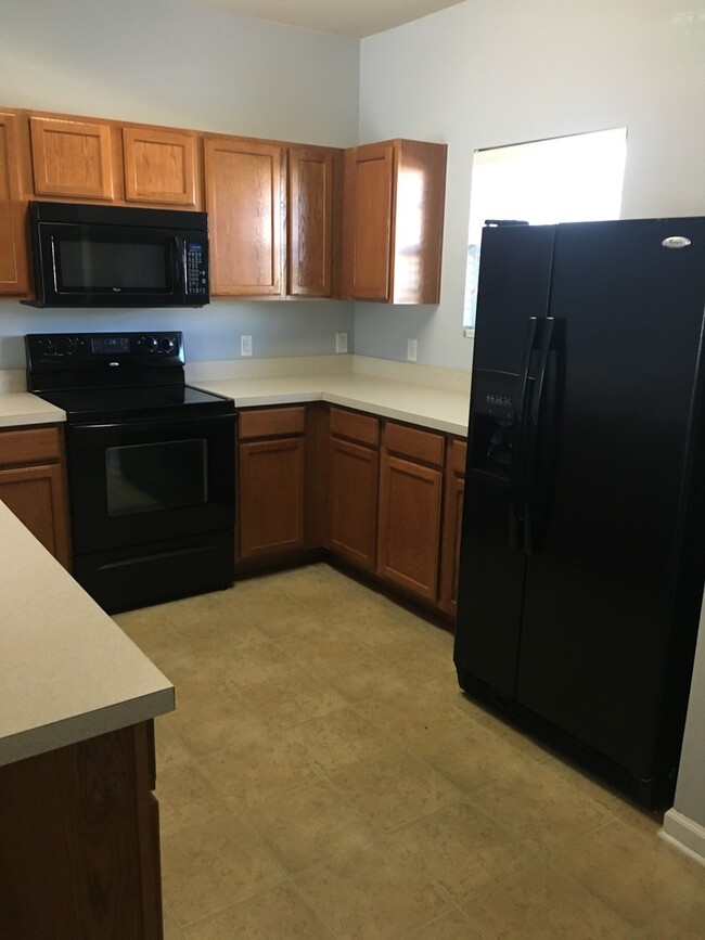 2 BEDROOM 2 BATH UNIT ON BOTTOM FLOOR - 2 BEDROOM 2 BATH UNIT ON BOTTOM FLOOR Condo Unit 38D