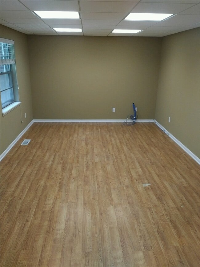 Photo - 1720 E Zion Rd