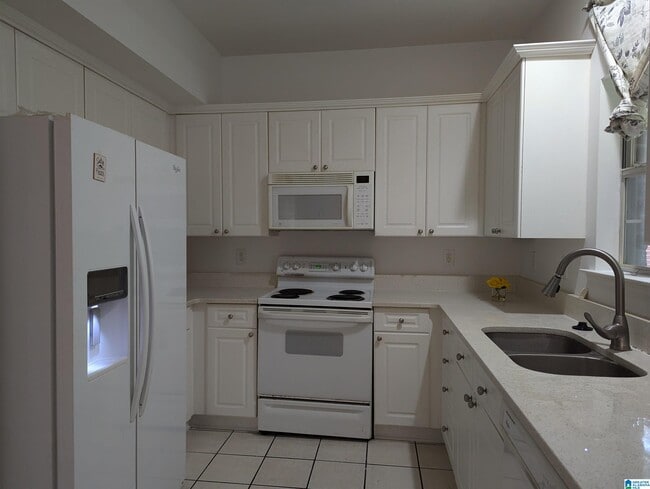 Photo - 841 Castlemaine Ct