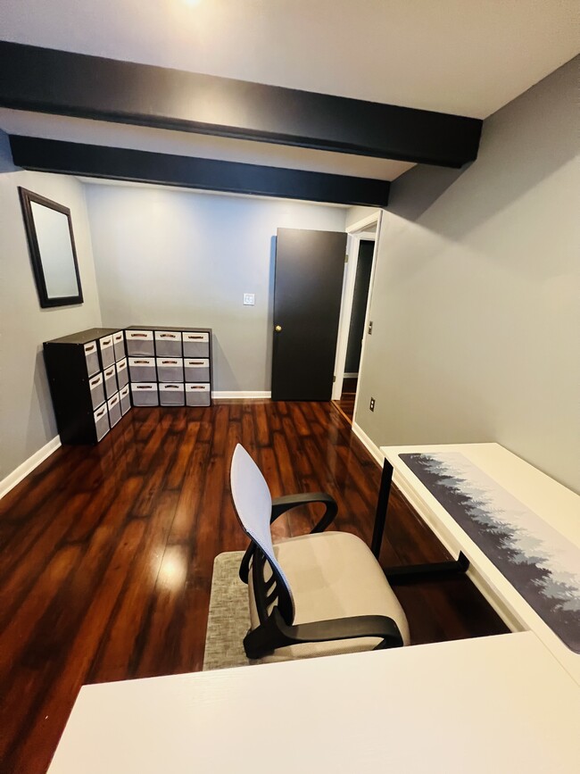 Photo - 5605 River Rd Unidad Modern Luxury with Scenic Views.