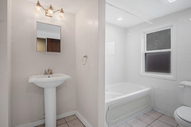 Photo - 423 S Maple Ave