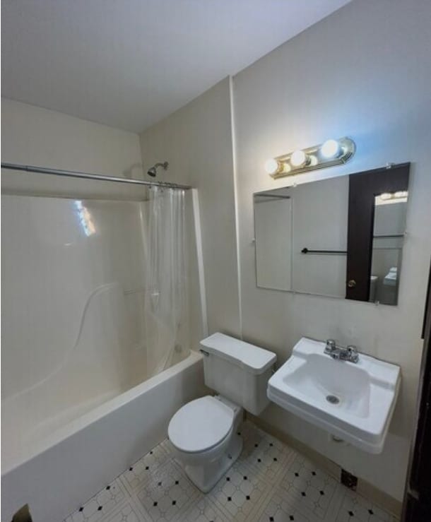 BATHROOM - 1429 3rd Ave