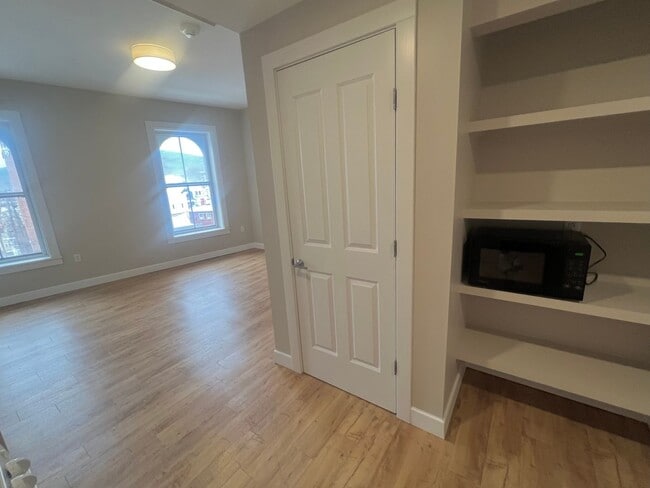 Photo - Putnam Winslow– $1,020 – 1 Bathroom Studio, 325 SQ.FT. – UTILITIES INCLUDED, Available Immediately Unit 301