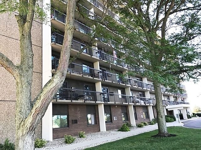 Building Photo - 524 W 53rd St Rental