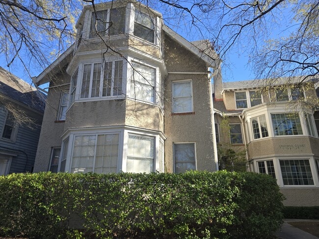 Building Photo - 800 Graydon Ave