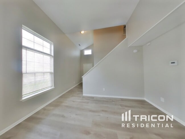 Photo - 4531 Riverbrook Ln