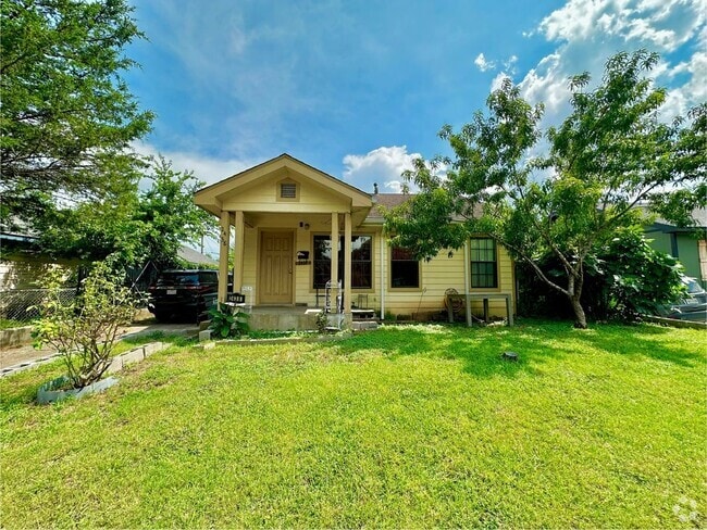 Building Photo - 2438 W Clarendon Dr Rental