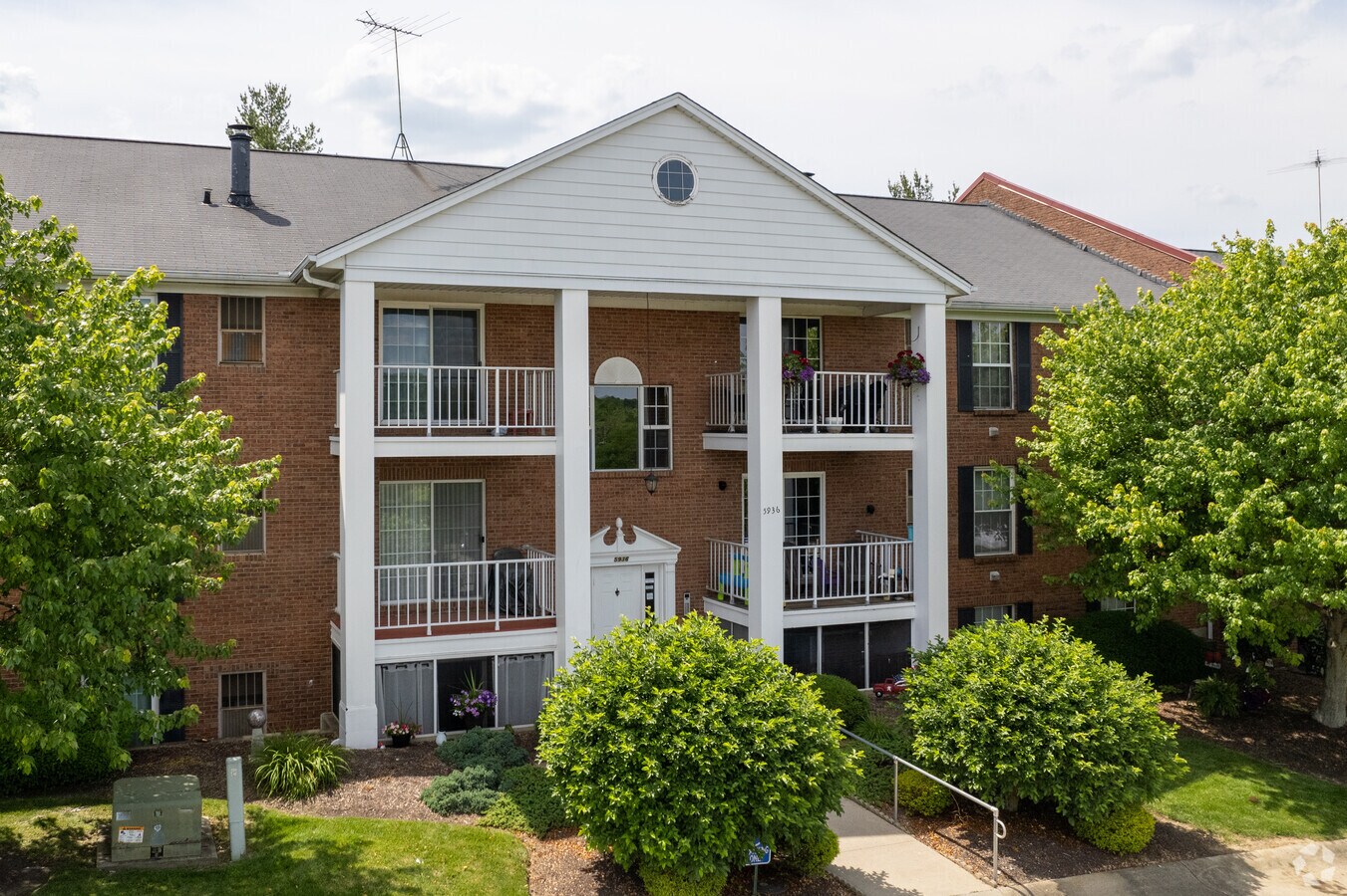 Photo - Canterbury Row Condominiums