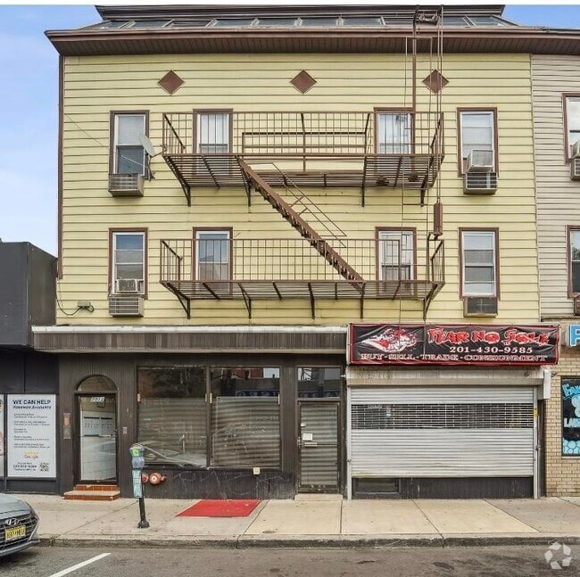 Building Photo - 2010-12 Bergenline Ave Unit 4 Rental