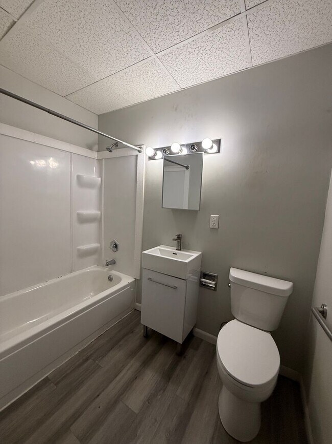 Photo - 2447 E Walnut Street