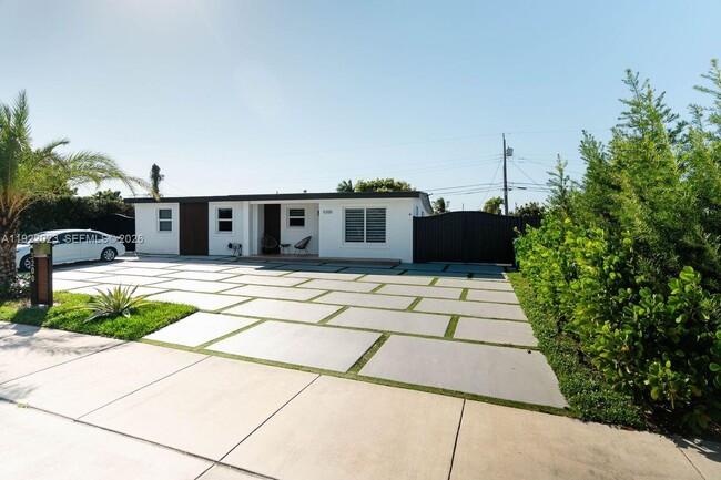 Building Photo - 5200 SW 114th Ct