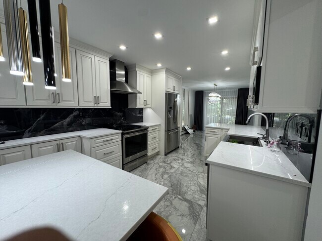 Photo - 285 S Broadway