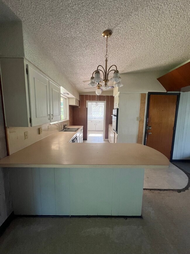 Photo - 1030 Louise Ln