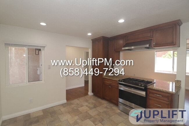 Photo - 7643 Woodbine Way
