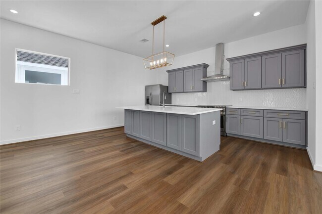 Photo - 207 Edgewood St