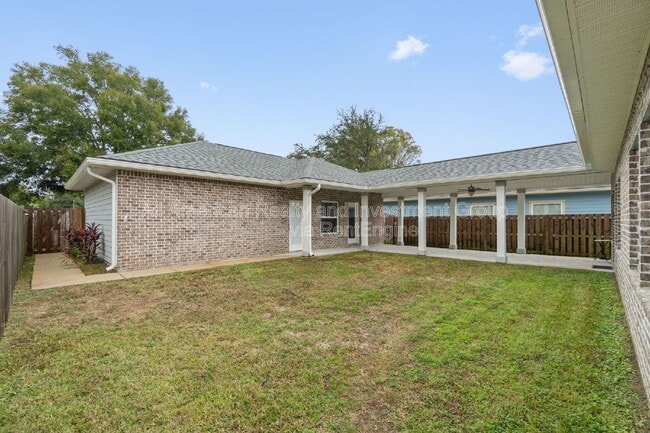 Building Photo - 33 8th Ave