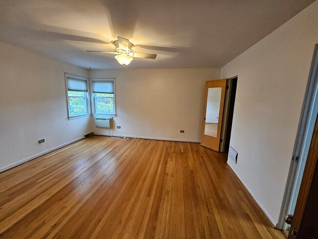 Building Photo - 840 Dunlop Ave Unit 2