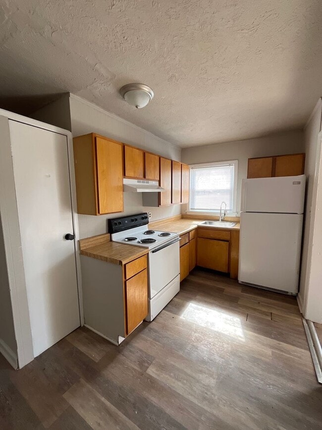 Building Photo - 1 Bedroom Duplex walking distance to Downtown Gallatin