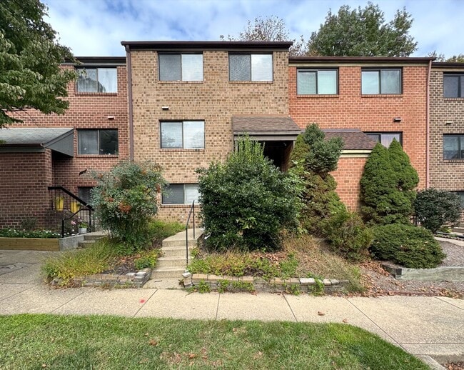 Building Photo - Lovely 4 BR/3.5 BA Townhome in Columbia!