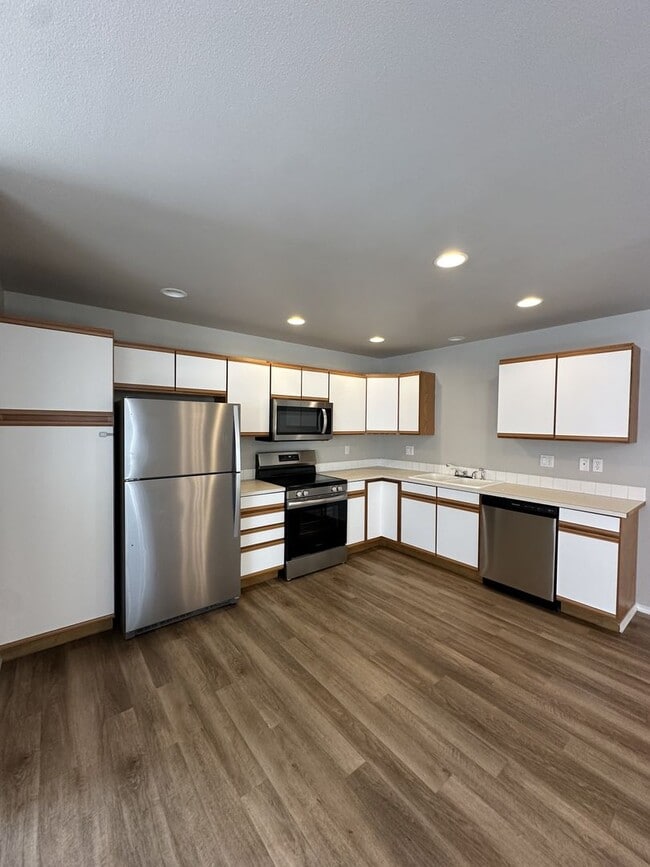 Building Photo - Canyon Triplex - 00000-CANYON-00 Unit 2019