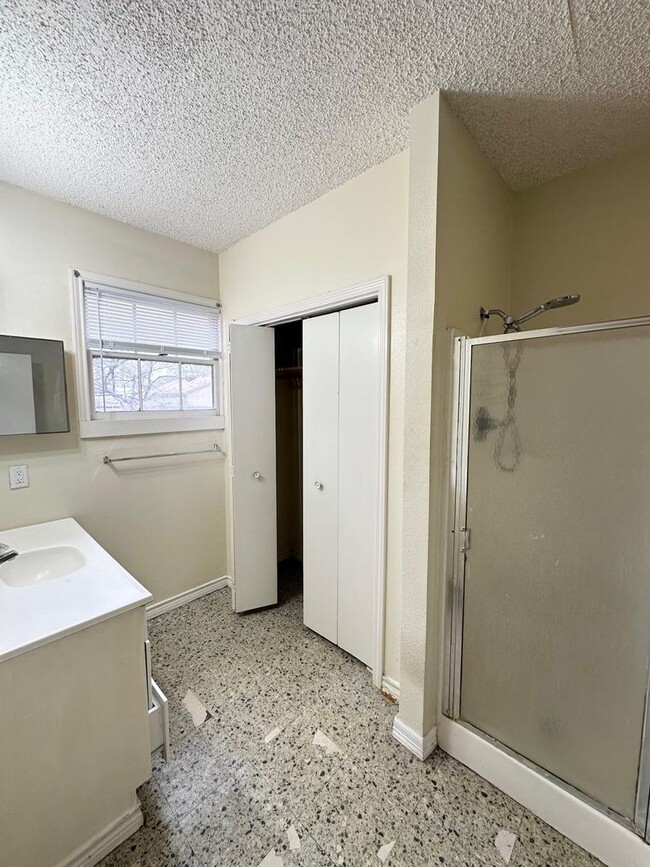 Photo - 3 Bedroom 2 Bathroom Ready to Rent!