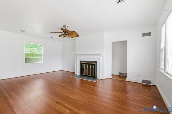 Photo - 525 James Ave
