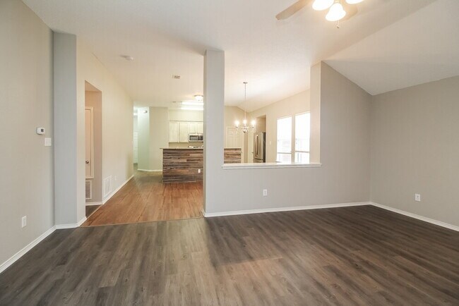 Photo - 430 Creekwood Ct