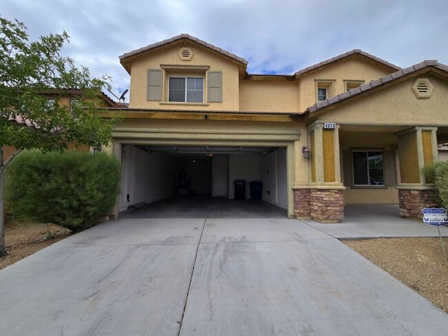 Photo - 4 BED, 2 1/2 BATH, 2 STORY HOME!!