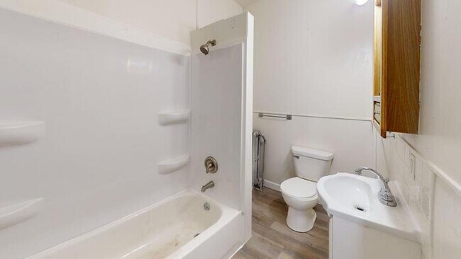 Photo - 108 2nd St NW
