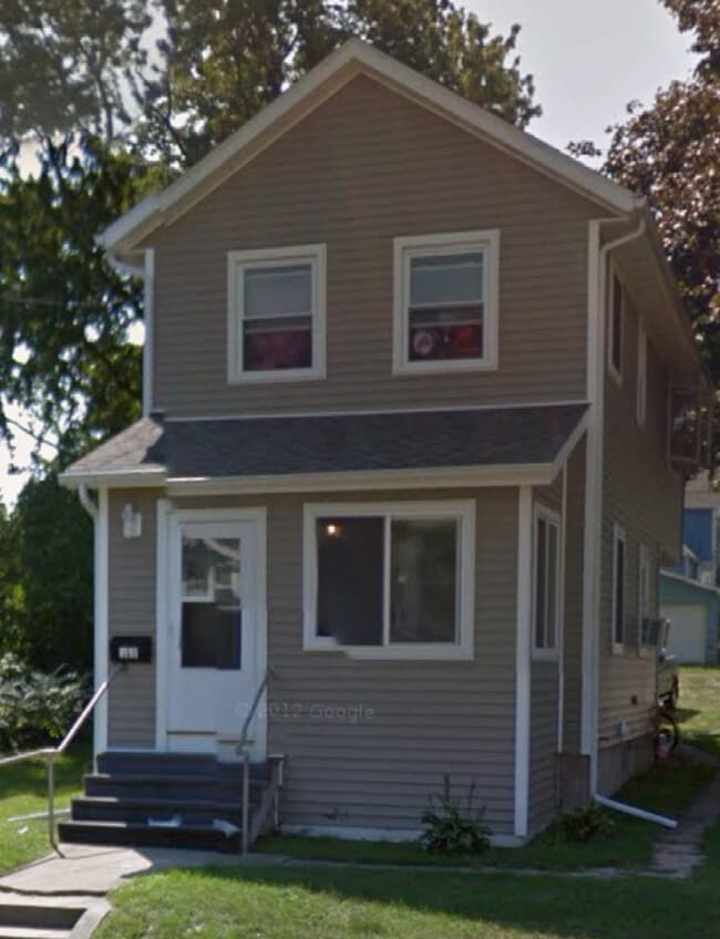 Building Photo - 811 E Garden St Rental