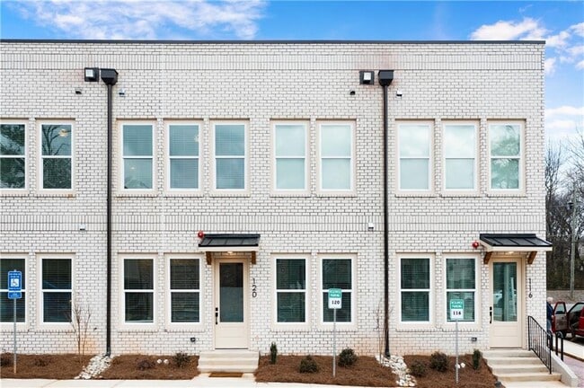 Photo - 9040 Main St