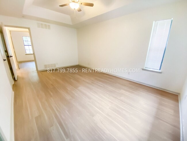Photo - 203 W Shady Oaks Cir