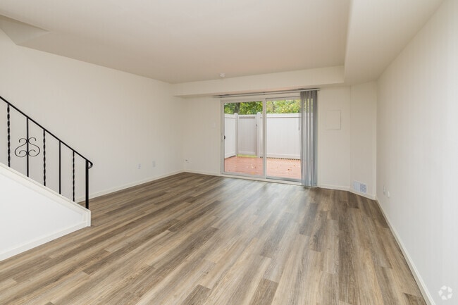 2BD, 2BA - 1184SF - Living Room - Dreshertowne